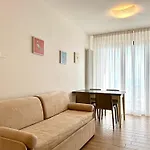 Villa Emy Fronte Mare-Carraro Immobiliare Jesolo-Family Apartments