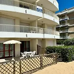 Villa Emy Fronte Mare-Carraro Immobiliare Jesolo-Family Apartments