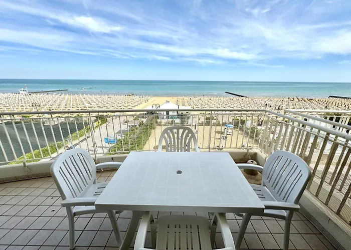 Villa Emy Fronte Mare-Carraro Immobiliare Jesolo-Family Apartments
