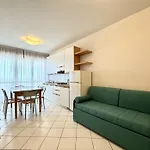 Emy Fronte Mare - Carraro Immobiliare - Family Apartment *